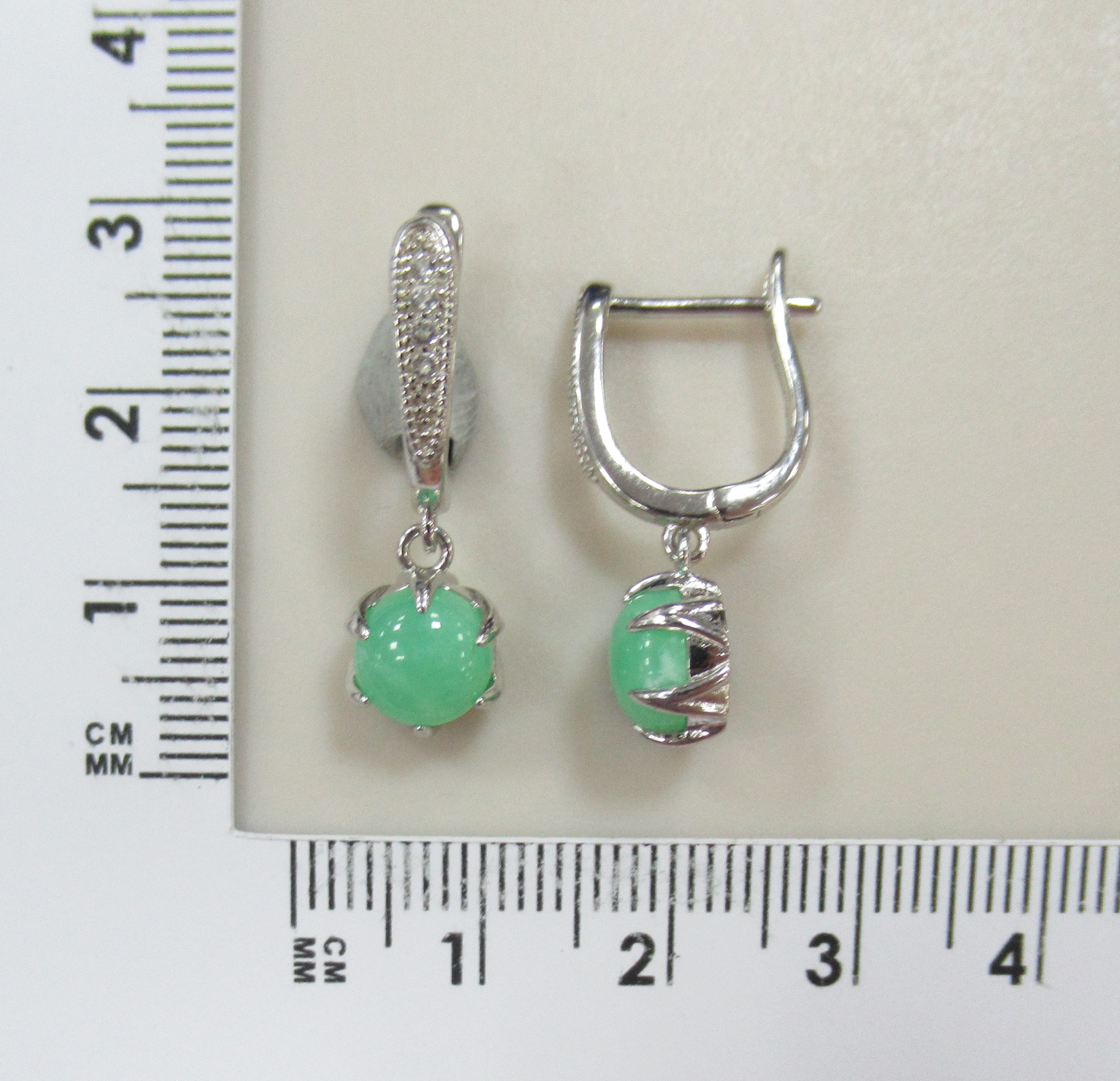 Серебряные серьги с зелеными халцедонами